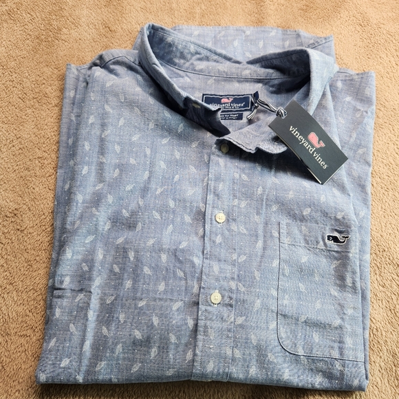 Vineyard Vines Other - Vineyard Vines NWT Classic Fit SS Micro Palm Chambray Casuel Button Down Shirt.